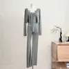 """Curva de Oxigênio""" Tipo Corporal""": Busto Grande, Cintura Curvilínea, Quadris Moldados Top Tomara-que-caia de Liocel + Cardigã + Calça Longa Flare Fábrica de Origem