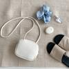 Estilo Novo Verão 2025 Simples e Fashion Vermelho Transversal Pequena Bolsa Quadrada para Mulheres Coreana de Trabalho Padrão Granulado Compacta Bolsa de Ombro