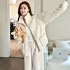 Desconto para grande quantidadeNovo pijama de flanela coral para mulheres, inverno, com flanela adicional, espessado, quente, roupa de casa, conjunto solto de duas peças