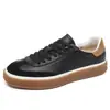 Sapatos de Treino Alemães Respiráveis de Couro de Vaca Masculinos Sapatos Brancos Tênis Casuais Feitos à Mão Couro Genuíno Primavera e Outono Solado Macio Forro de Pele de Ovelha Sapatos Masculinos