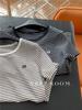 Camiseta de Manga Corta con Rayas Bordadas Pequeñas Reductora de Edad 95% Algodón para Mujer Estilo Casual Coreano Holgado Top Tendencia Verano 2025