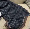 Pañuelo pequeño cuadrado de algodón y lino con estampado paisley en blanco y negro para mujer, adecuado para primavera, otoño e invierno, pañuelo para el cuello