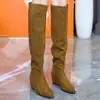 Botas altas cómodas y no fatigantes de estilo coreano, colección de invierno 2026 de moda, gamuza, completamente adornadas con pedrería, punta fina, botas para mujer que realzan la altura y estilizan.