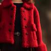 Abrigo de Lana de Cordero Rojo para Mujeres Menudas en su Año Zodiacal, Temporada de Invierno 2026, Estilo Socialité, Chaqueta Corta de Lana Polar con Artesanía Pesada