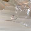 Pendientes de clip con forma de hueso y microincrustaciones de circonita rosa para mujer, combinables, bonitos y modernos.