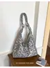 Nova bolsa de lona com estampa de leopardo estilo japonês e coreano para estudantes, adequada para a aula, bolsa transversal, bolsa de ombro de veludo simples e versátil