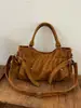 Bolso bandolera europeo y americano retro de gran capacidad con tachuelas, nuevo estilo coreano simple casual para hombro o axila, principios de otoño 2026