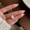 Nova Gargantilha com Pingente de Cogumelo Tridimensional em Estilo Minimalista para Mulheres, Design Único com Acabamento de Luxo, Corrente Versátil para a Clavícula