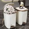 Lixeira com Tampa, à Prova de Odores, com Pedal de Pé, para Sala de Estar, Design Simples, Grande Capacidade, Cesto de Papel, Operada com o Pé para Banheiro