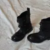 2026 Novo Modelo Fivela de Cinto Salto Bloco Confortável Nicho Moda Botas Curtas Estilo Britânico Retrô Bico Redondo Moda Botas