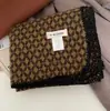 Venta de liquidación de bufandas con 40% de descuento en un puesto, bufandas largas y cortas de hilo de felpa tejido cálido para otoño e invierno en oferta