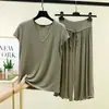 Conjunto de dos piezas de verano para casa, talla grande, holgado, de modal: camiseta de manga corta con cuello en V y pantalones cortos de cintura alta con cordón y dobladillo con volantes