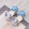 Sandalias Nuevas para Niñas 2025 Verano Estilo Coreano Zapatos para Niños Lazo Grande Pedrería Baile Zapatos de Princesa Sandalias de Punta Cerrada