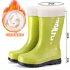 Botas de Lluvia para Mujer Estilo Coreano Transfronterizas, Zapatos de Agua Clásicos y de Moda de Caña Media para Mujer, Zapatos de Goma Antideslizantes para Mujer, Botas de vadeo Británicas