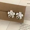 Pendientes Geométricos Brillantes de Flor de Perla Brillante Dulces Frescos de Gama Alta Personalizados para Mujer Lujo Ligero Versátiles Exquisitos