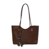 Bolsa Tote Tecida Feminina 2026 Novo Estilo Grande Capacidade Bolsa de Ombro Trabalho Deslocamento Diário Versátil Estilo Férias Bolsa de Palha