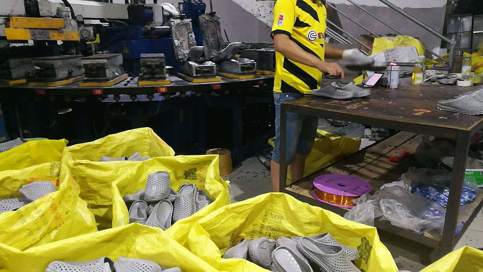 318470662953260866