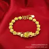 Pulsera Flor de la Fortuna de Aleación Chapada en Oro de Arena Vietnamita para Tiktok de Desvanecimiento Lento, Afortunada y Versátil, Venta al por Mayor de Fábrica