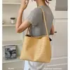 Bolso de axila de nicho de alta gama para mujer 2026 Nuevo Verano Súper Caliente Exquisito Bolso tipo cubo de un solo hombro para axila