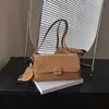 2026 Nova Bolsa Transversal de Camurça de Couro Bovino Fosco Design de Nicho Feminino Bolsa de Ombro Único Versátil para o Trabalho Quadrada Retrô