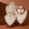 Soporte de Exhibición para Collares de Madera Maciza Color Nogal, Maniquí de Cuello, Soporte para Colgantes y Joyería, Soporte para Joyería de Cuello de Retrato, Superficie de Terciopelo de Cuero, Blanco y Negro