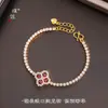 Mismo estilo que Puzuo Gold Shop, pulsera de trébol de cuatro hojas en oro arenado con diamantes completos para mujer, sensación de lujo ligero de alta gama, joyería de mano de la suerte, regalo para novia