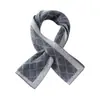 100% Lana Amigable con la Piel Otoño e Invierno 2025 Nuevo Perforado Trenzado Combinación de Colores Moda Tejido Bufanda Cálida para Mujer En Stock