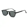 Gafas de Sol Cuadradas Retro Estilo Coreano para Hombres y Mujeres, Protección Solar para Exteriores, Protección UV, Diseño de Alta Gama con Inserciones de Remaches