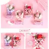Variedad de minibouquets y flores en maceta, decoraciones de flores tejidas creativas y estéticamente agradables, regalo para el Día del Maestro