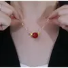 Colar com Pingente Único de Feijão Vermelho para Mulheres, Corrente de Clavícula Leve de Luxo de Alta Qualidade, Corrente de Pescoço da Moda com Pingente de Conta da Sorte