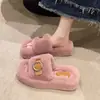 Pantuflas de felpa con hebilla de cinturón estilo coreano, estilo popular de celebridad de internet, nuevo modelo de otoño 2026 para mujer, cómodas pantuflas de felpa para el hogar