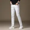 Calça jeans branca de alta qualidade italiana para homens, nova tendência outono/inverno 2026, corte reto slim fit, calça casual