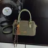 Bolsa de Mão Estilo de Rua Bolsa Boston 2025 Novo Estilo Fashionável Compacta Texturizada Moda Transversal de Ombro para Mulheres