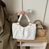 Bolsa Tote Estilo Coreano Retrô Literário com Bolinhas Estilo College Feminina 2026 Nova Moda Personalidade Grande Capacidade Bolsa de Ombro