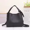 Bolsa Cesta de Couro de Alto Padrão Novo Estilo para Mulheres, Bolsa de Mão de Couro Transversal de Grande Capacidade, Bolsa Saco Estilo Coreano