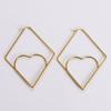Brincos de aço inoxidável 18K da moda europeia e americana, brincos femininos versáteis e simples, brincos em formato de coração para mulheres em estoque no atacado