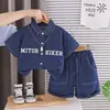 Conjunto de Verano de Mezclilla para Niños con Mangas Cortas 2026 Nueva Moda Atractivo Letra Bolsillo Manga Corta Dos Piezas Conjunto al por Mayor