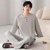 Pijama popular de algodón puro para hombre, nuevo modelo 2026, de manga larga y pantalón largo, adecuado para adolescentes para usar afuera, ropa casera casual simple