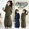 Conjunto de Otoño para Niñas 2026 Nuevo Estilo Coreano Moderno Conjunto de Dos Piezas con Sudadera con Capucha de Imitación para Niñas Mayores, Ropa Casual de Otoño para Niños