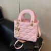 Bolsas de alta qualidade para mulheres 2024 Novo design de nicho Bolsa transversal Estilo de celebridade da internet Outono e inverno Bolsa acolchoada Princesa Diana