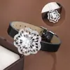 Pulseira Popular da Amazon em Couro com Formato de Flor e Zircônias Quadradas Incrustadas, uma Pulseira de Cobre Puro Versátil e de Alto Padrão para Mulheres