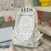 Mochila com padrão de ondas azul leitoso, estilo claro e artístico, estilo coreano, suave e versátil, adequada para viagens e passeios, faz o usuário parecer mais claro.