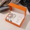 Conjunto de presente de caixa para o Dia dos Namorados: novo relógio feminino mais vendido no exterior, relógio de pulso da moda, pulseira, colar, anel, conjunto de brincos
