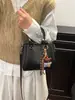 Bolso Cubo Retro Simple Versátil 2026 Modelo Nuevo Bolso de Hombro Cruzado de Alta Gama para Mujer Bolso de Viaje de Moda Tendencia