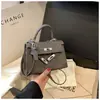 Bolsas Populares deste Ano para Mulheres, Novas Bolsas Quadradas Pequenas Satchel de Luxo 2024, Bolsas Transversais Quadradas Pequenas Super Populares de Verão