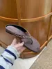 Sandalias de Moda Chuyuji de Nicho con Tachuelas y Clip para Dedo del Pie para Mujer 2026 Nuevo Estilo de Verano Estilo Vacacional Planas Antideslizantes para Exteriores