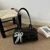 Bolsa de mão retrô nova, estilosa e casual, design minimalista, bolsa de ombro, tendência de verão 2026, bolsa de axila feminina única