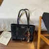Bolso tote retro, gran capacidad, estampado de leopardo de moda, bolso de hombro, colección de otoño, textura mate, diseño patchwork, gamuza, bolso de mujer para exportación