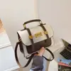 Bolsa de mão versátil para o dia a dia 2026, bolsa quadrada pequena estilosa e única para mulheres, bolsa de ombro retrô