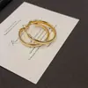 Pendientes de Aro Rayados Minimalistas de Alta Gama Chapados en Oro, Pendientes de Moda Transfronterizos Modernos y Únicos, Accesorios para Orejas Versátiles de Borde Ancho de Nicho